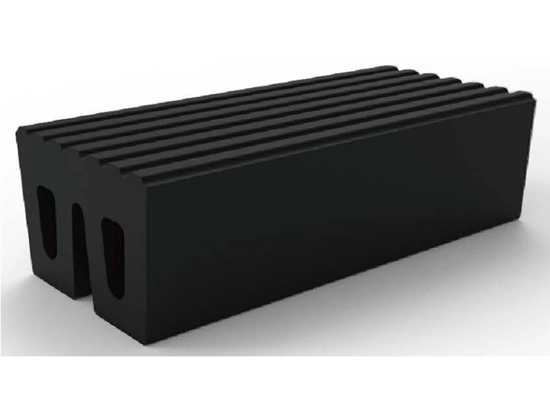 Fabricante de defensas de caucho marca Tonly W para protección de muelles marinos