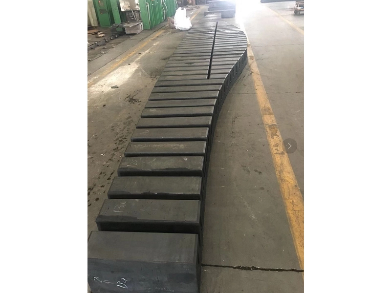 Instalación de defensa de goma W duradera para el atraque de embarcaciones